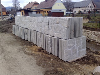 24032011675